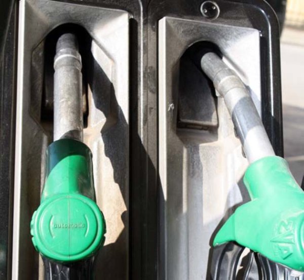 Στα 1,646 €/lt η φθηνότερη αμόλυβδη