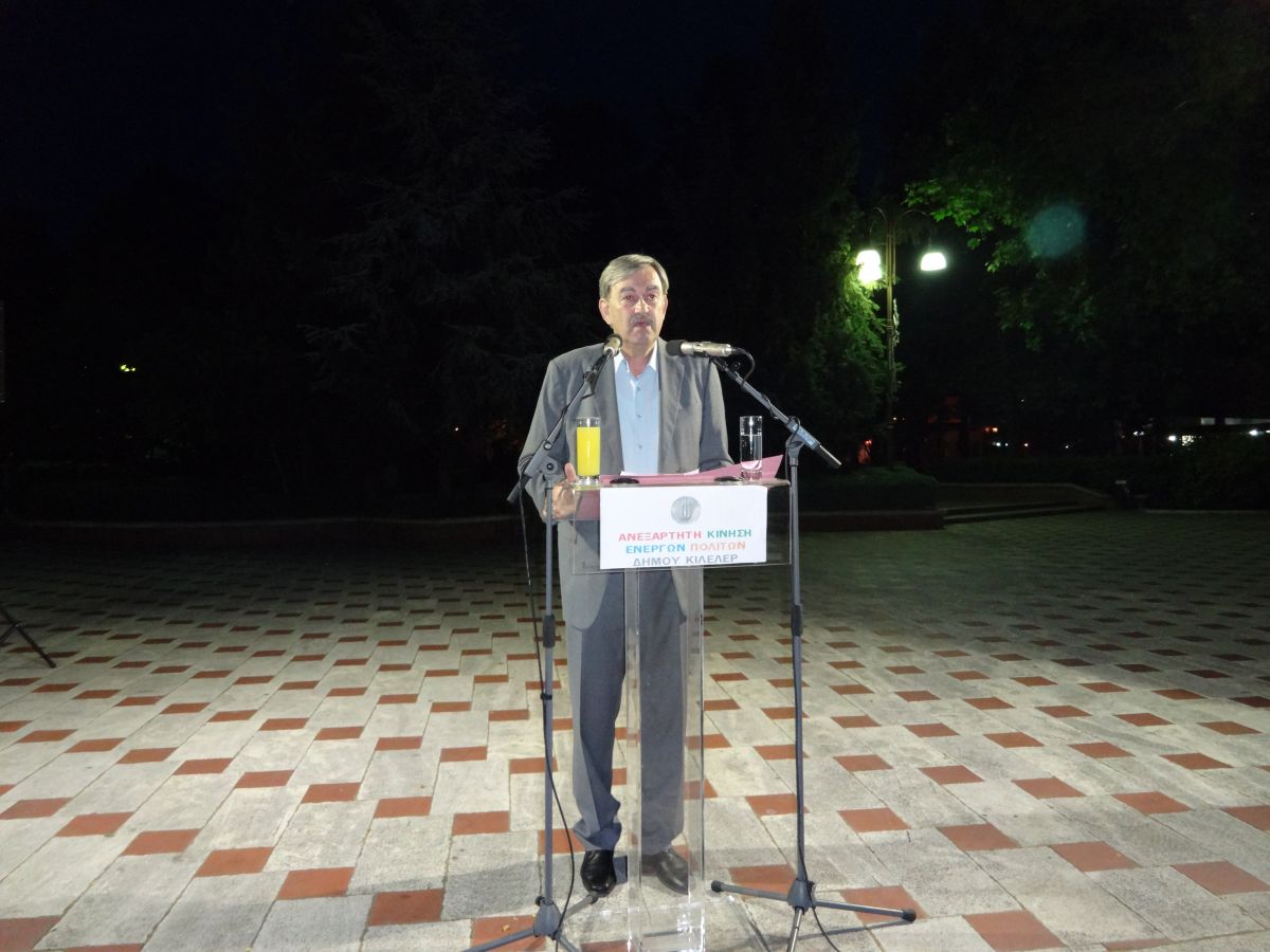 Ο Ρίζος Κομήτσας σε προεκλογική του ομιλία τον Μάιο του 2014
