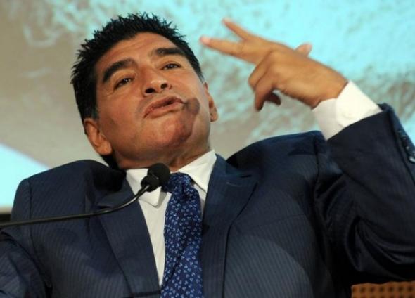 Ο Μαραντόνα χαστούκισε δημοσιογράφο (video)