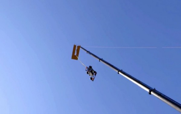 Βungee jumping με μονοθέσιο F1! (video)