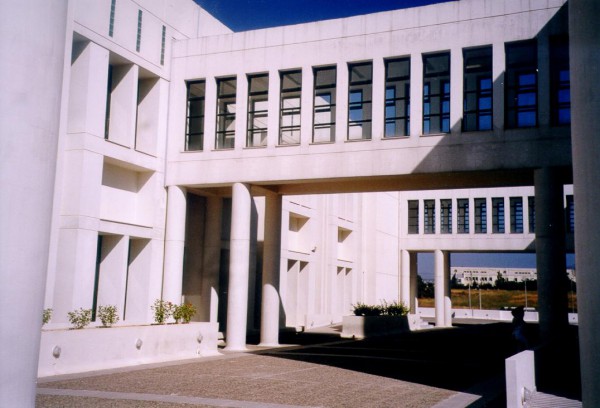 Επιχείρηση ευτυχία! Της Νικολέττας Τσιτσανούδη