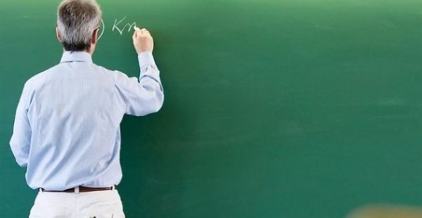 Μαθηματικός παραδίδει μαθήματα