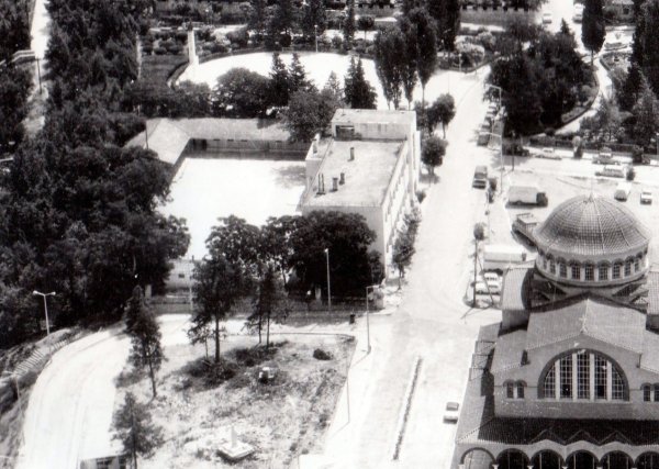 Η ανέγερση των σχολικών διδακτηρίων