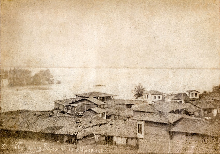 Η παραπήνεια πέριοχη της συνοικίας Ταμπάκικα κατά την πλημμύρα του Οκτωβρίου 1883,Φωτογραφείον Μακεδονία, Ιω.Λεονταρίδου, 1883