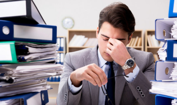 5 κακές συνήθειες που επιδεινώνουν το άγχος σου