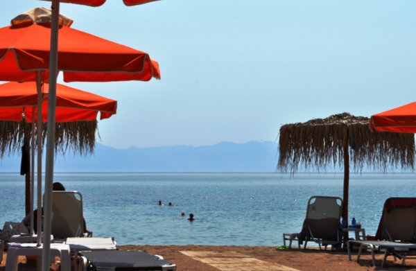 Αναίδεια και παραβατικότητα στην ακροθαλασσιά…*