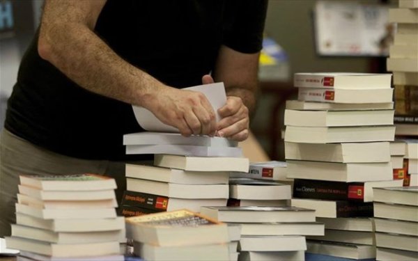 Περιμένοντας τον ταχυδρόμο*