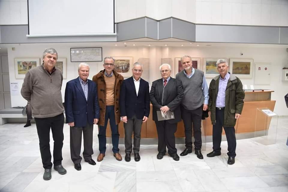 Μέλη της Φωτοθήκης με τον δημοσιογράφο της εφημερίδας «Καθημερινή» Νίκο Βατόπουλο