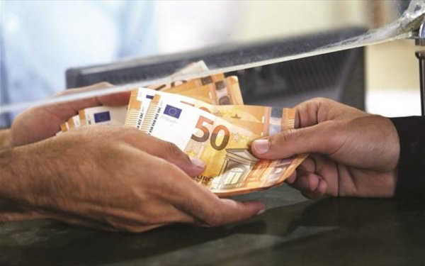 Επίδομα 250 ευρώ: Πλησιάζει η ημερομηνία πληρωμής – Όλοι οι κόφτες