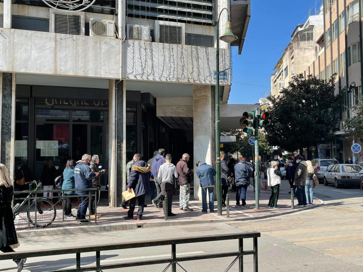 Φωτ. από την προσέλευση των πολιτών για την κατάθεση αιτήσεων