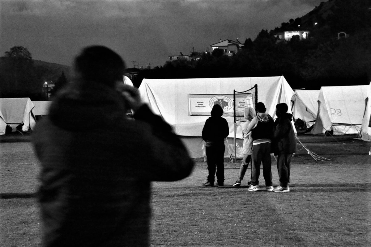 Τα παιδιά του Δαμασίου το ρίχνουν στο παιχνίδι. Είναι ο μόνος σίγουρος τρόπος για να ξεχνιούνται
