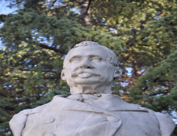 Ο γλύπτης Δημήτριος Φιλιππότης και η προτομή στην Κεντρική Πλατεία