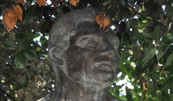 Οι προτομές των Κώστα Βιδάλη και Κώστα Καραγιώργη