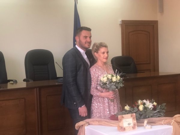 Παντρεύτηκαν ο Αθανάσιος Μπίζιος με την Σταυρίνα Τσιάρα (φωτ.)