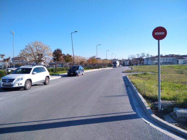 Κίνδυνος από… ανάποδη κίνηση σε μονόδρομο στη Λάρισα (φωτ.)