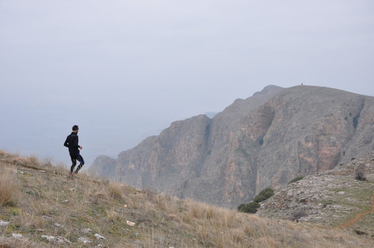 Φωτογραφίες του Συλλόγου Μαραθωνοδρόμων Λάρισας από παλιότερους αγώνες στο Γεντίκι