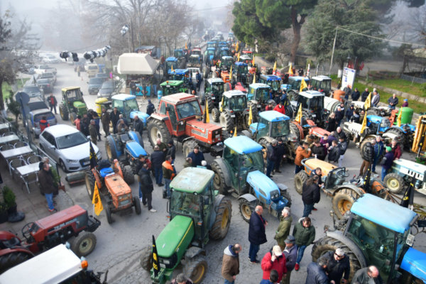 Συλλαλητήριο με τρακτέρ στην Αγιά