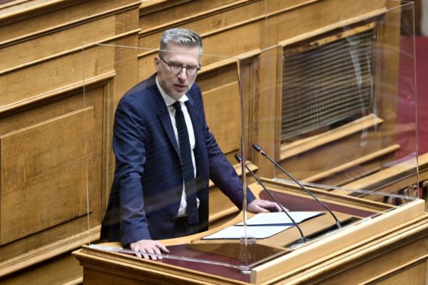 Υπουργοί εκτός πραγματικότητας…