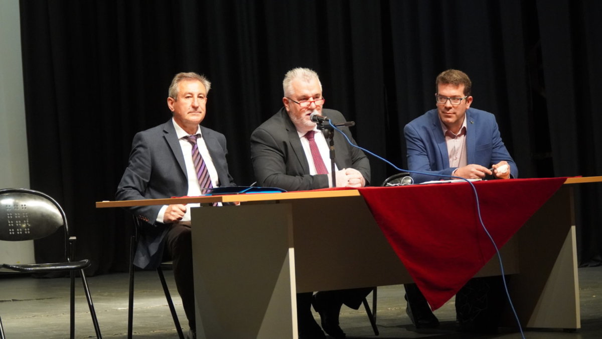 Από αριστερά οι κκ. Κώστας Σπανούλης, πρόεδρος ΠΣΑΦ, Χρήστος Μπεχλιβάνος, εκδότης larissanet και Ιωάννης Παππάς, αντιπρόεδρος ΠΣΑΦ