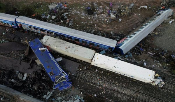 Δε γελά κανείς… Γράφει ο Άκυς Μητσούλης