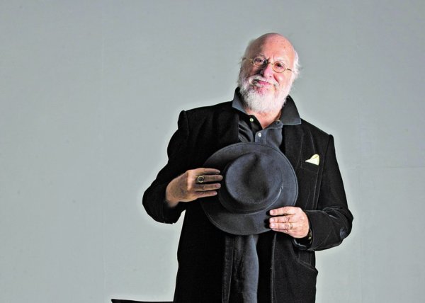 O Νιόνιος που έγινε Σαββόπουλος… Γράφει ο Άκυς Μητσούλης