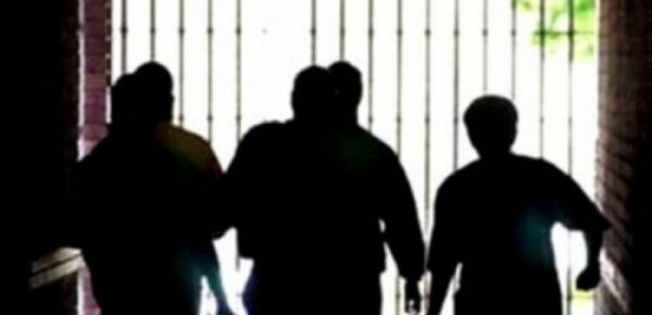 Σχόλιο στα social media στάθηκε αφορμή για να ανάψουν τα αίματα έξω από σχολείο στον Βόλο
