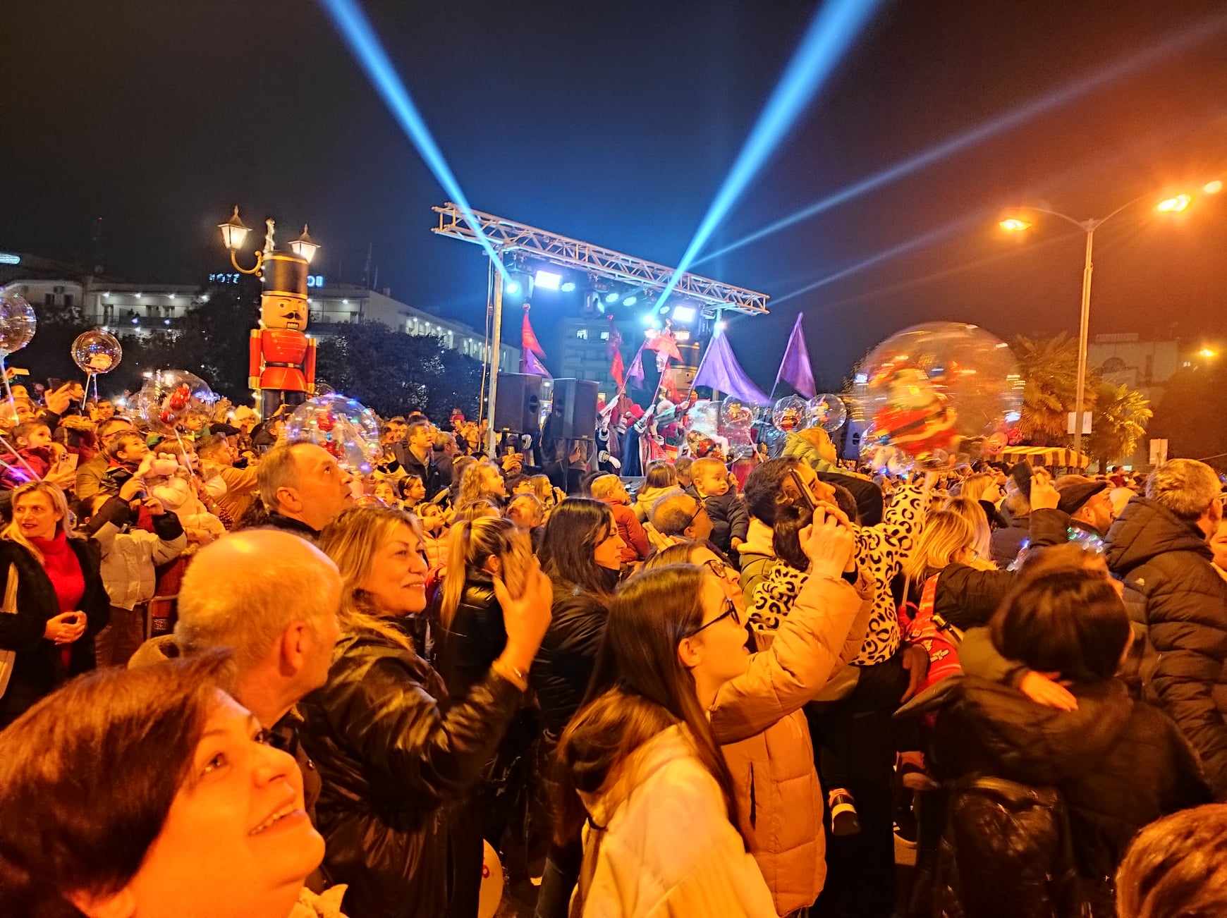 202311221959256832 | Lamianow.gr