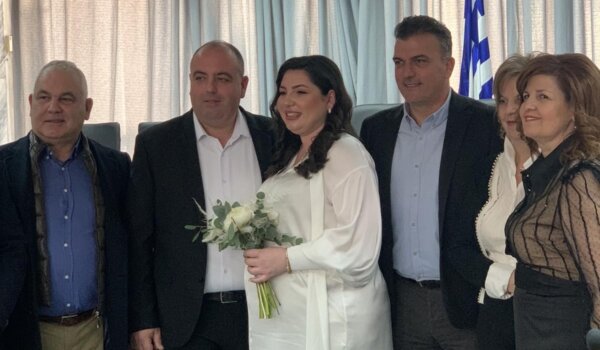 Λάρισα: Την αγαπημένη του Αναστασία Σερέτη παντρεύτηκε ο Λάμπρος Ζάρρας (φωτ.)