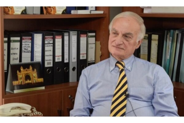 Μανώλης Μαυρομμάτης: Η γυναίκα μου βρέθηκε νεκρή σε ένα κάθισμα γιατί δεν ήθελε να εγκαταλείψει το σπίτι μας που καιγόταν