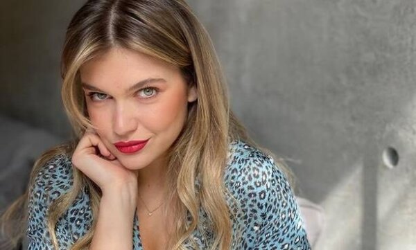 Κλέλια Ανδριολάτου: Σπάνια κοινή εμφάνιση με την κούκλα μητέρα της, Βίκυ Αρχοντουλάκη στο γήπεδο – Φωτογραφία