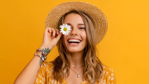 Μια ψυχολόγος αποκαλύπτει τις τέσσερις συνήθειες των ευτυχισμένων ανθρώπων