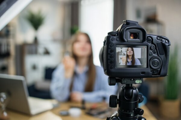 Influencers: Στο στόχαστρο της ΕΕ για παράνομα κέρδη – «Ξεσκονίζουν» και 20 Έλληνες