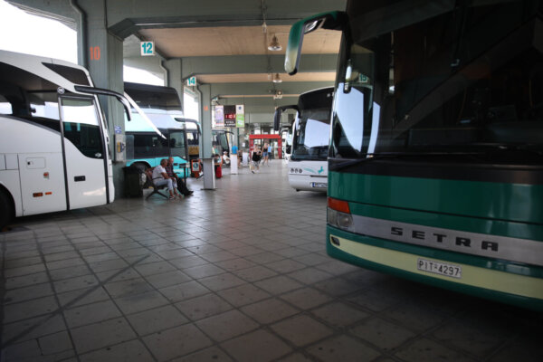 Υπεραστικό ΚΤΕΛ Λάρισας: Ωράριο αποθήκης ασυνόδευτων για το Πάσχα