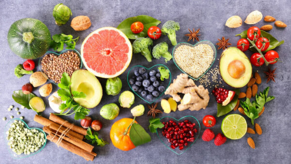 Νέα διατροφική πυραμίδα: Ποιου συστατικού η «δαιμονοποίηση» εκτόξευσε ασθένειες και παχυσαρκία