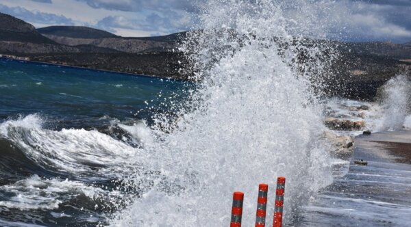 Με αίθριο καιρό, ισχυρούς ανέμους και πτώση θερμοκρασίας η Τετάρτη στη Θεσσαλία