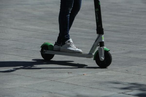 Συνεχίζονται οι παραβάσεις στη Θεσσαλία για μη χρήση κράνους – Σε οδηγούς ηλεκτρικών πατινιών οι περισσότερες στη Λάρισα