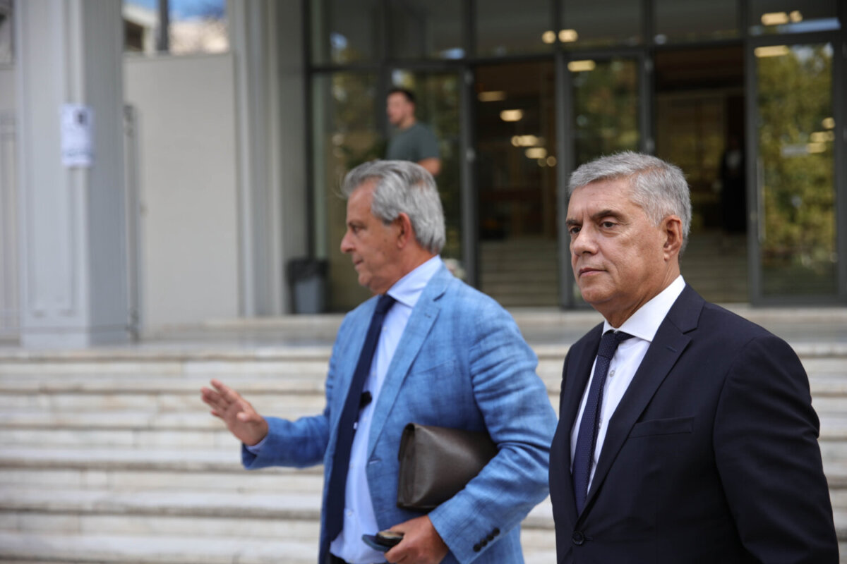 O Κώστας Αγοραστός κατά την έξοδο του από το Δικαστικό Μέγαρο Λάρισας//φωτ. Θανάσης Καλιακούδας