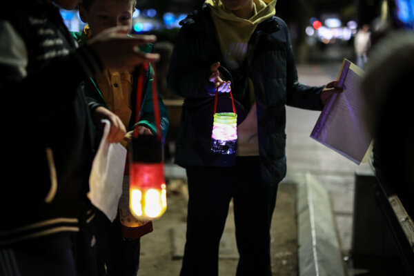 Πομπή με αυτοσχέδια φαναράκια για μικρούς και μεγάλους στη Λάρισα