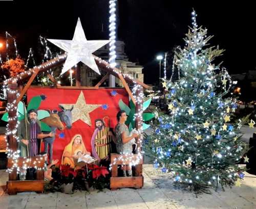 «Καλές γιορτές», “Happy holidays”, ή «Καλά Χριστούγεννα»;