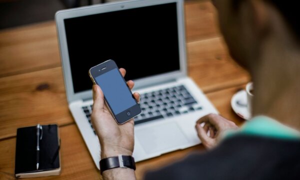 Νέα μεγάλη απάτη με SMS δήθεν από τα ΕΛΤΑ – Τι να προσέξετε