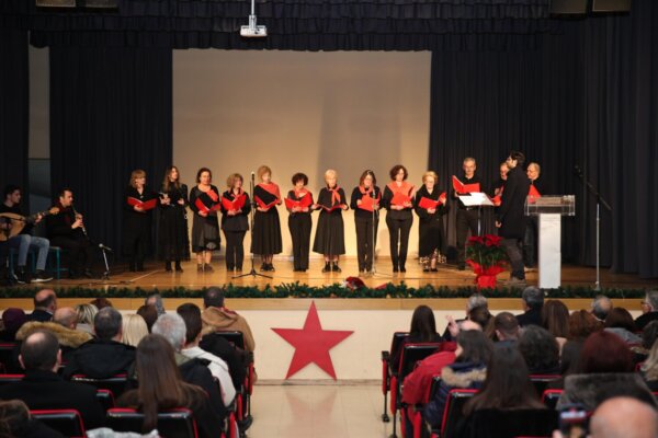 Βράβευση παιδιών από τον Σύλλογο Εκπαιδευτικών Πρωτοβάθμιας Εκπαίδευσης Λάρισας