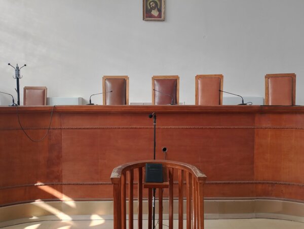 Ήρθε να βρει δουλειά στη Λάρισα και καταδικάστηκε σε τρία χρόνια φυλάκιση – Δεύτερη περίπτωση εφαρμογής του νέου νόμου για παράνομη διαμονή