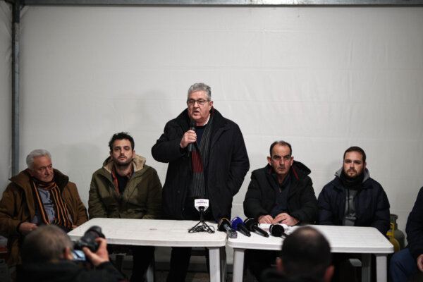 Στα μπλόκα της Νίκαιας και του Ε 65 ο Δημήτρης Κουτσούμπας