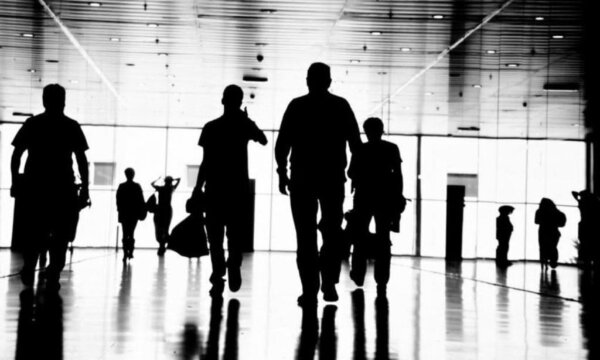 Γιατί χαίρεται ο κόσμος… Γράφει ο Άκυς Μητσούλης