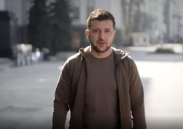 Ζελένσκι κατά Πούτιν: «Δεν πάω στην πρωτεύουσα του τρομοκράτη»