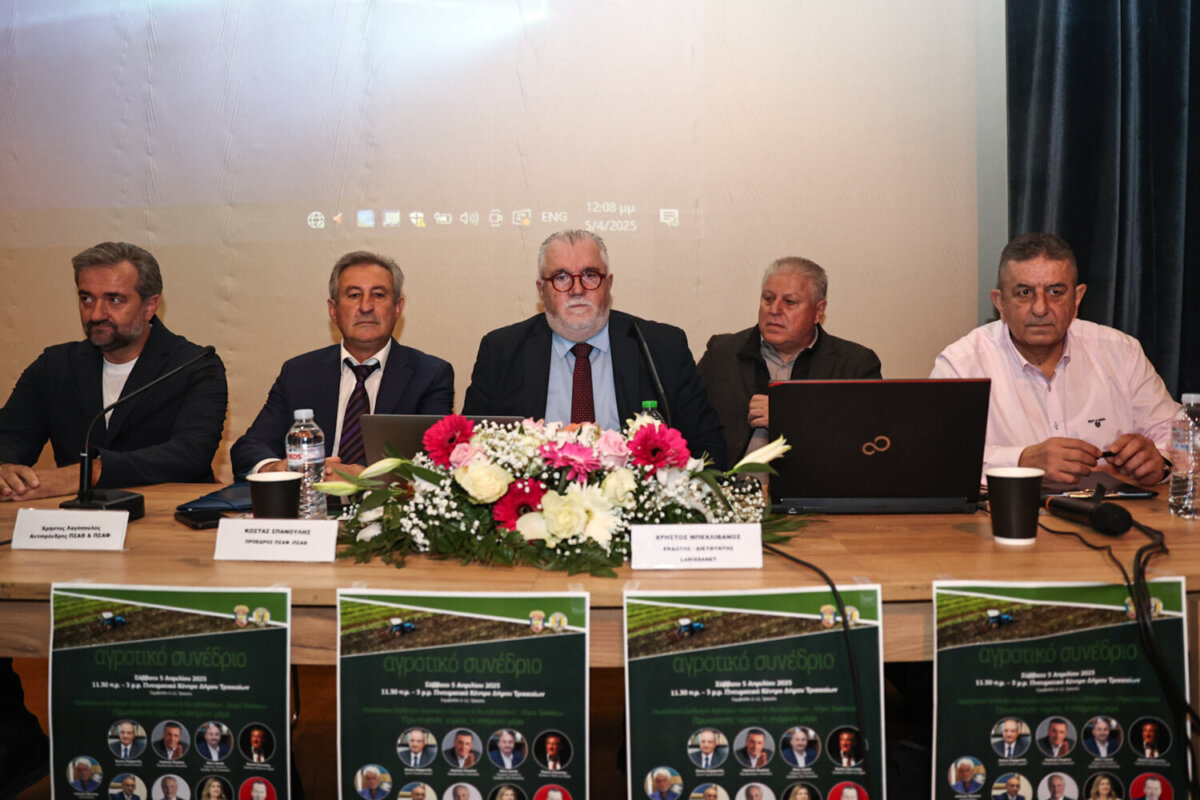 Aπό αριστερά οι κκ. Χρήστος Λαγόπουλος (αντιπρόεδρος ΠΣΑΘ & ΠΣΑΦ), Κώστας Σπανούλης (πρόεδρος, ΠΣΑΘ & ΠΣΑΦ), Χρήστος Μπεχλιβάνος (δημοσιογράφος, εκδότης larissanet), Mιχάλης Μάγγος (αντιπρόεδρος ΠΣΑΘ & ΠΣΑΦ) και Κώστας Γιωτάκος (γραμματέας ΠΣΑΘ & ΠΣΑΦ). Φωτ. larissanet/Θανάσης Καλιακούδας