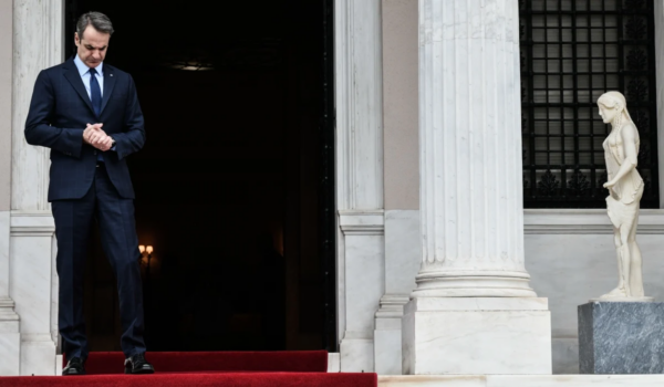 Ο ανασχηματισμός μπορεί να σώσει μια κυβέρνηση σε αποσύνθεση;