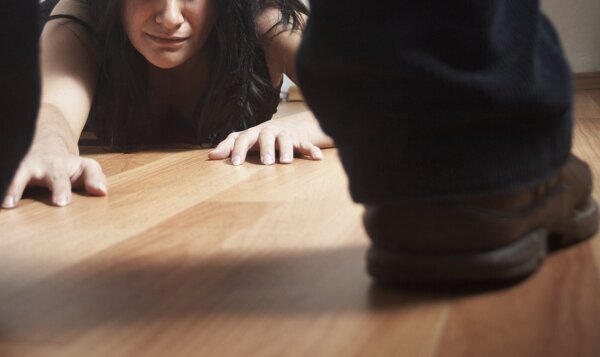 Γαλλία: Πατέρας βίαζε την κόρη του και απέκτησε μαζί της τρία παιδιά