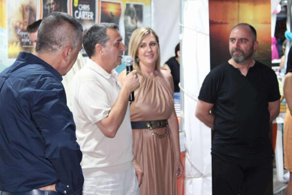 Το «Όπου κι αν είσαι» της Ιωάννας Γκανέτσα είναι ένα λογοτεχνικό δωμάτιο θεραπείας
