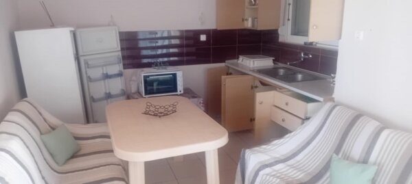 Ενοικιάζεται επιπλωμένη μονοκατοικία δίπλα στη θάλασσα στα Μεσάγγαλα